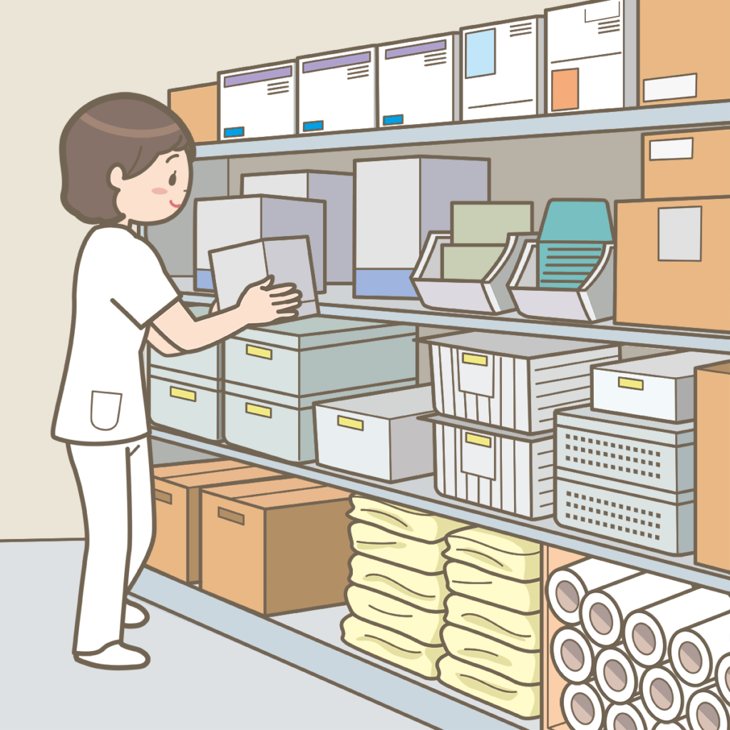 医療材料の管理をしている看護師